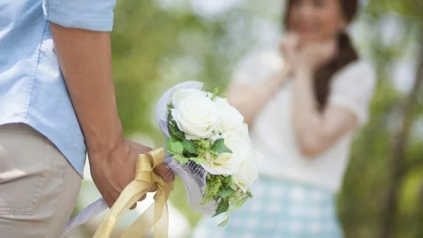 Какво цвете да подарим за 8 март според зодията