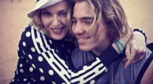 Мадона загуби попечителството над сина си