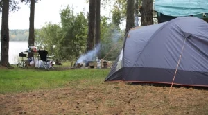 В Гърция глобяват солено за палатки извън зоните за къмпинг