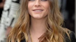 Кара Делевин се съблече в подкрепа на дивите животни