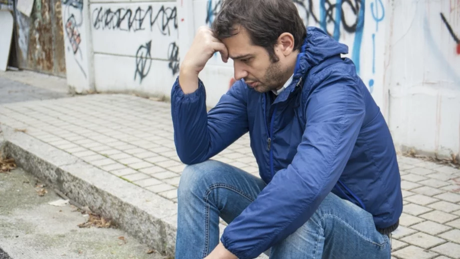 Близо 305 000 българи са били без работа през 2015 г.