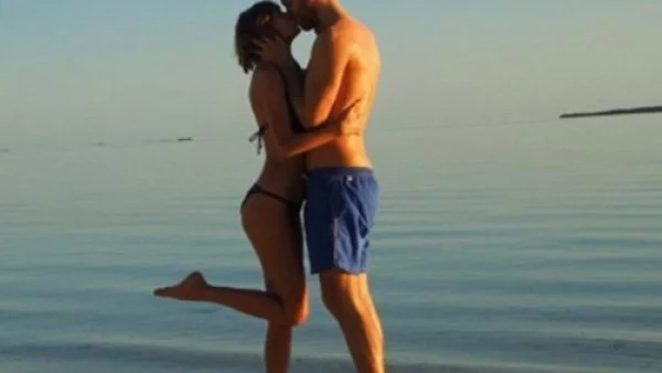 Тейлър и Калвин разпускат на плажа