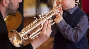  Чуй музиката по детски и помогни