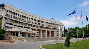 При пътуване в чужбина вече ще получаваме номера на денонощната линия на МВнР