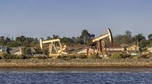 Износът на ирански петрол ще се свие много повече от очакваното