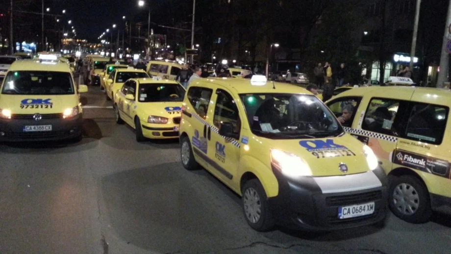 Таксиметровите шофьори се готвят за протест