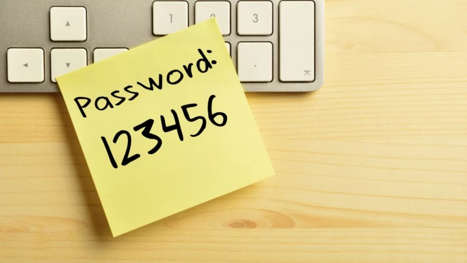 Всеки пети служител би изтъргувал служебните си пароли 