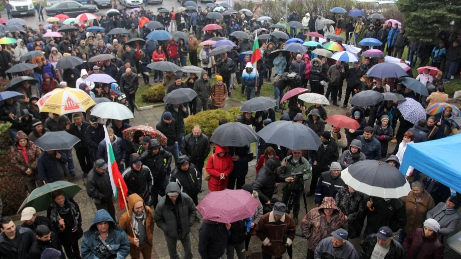 Петкова отмени разрешението за търсене на строителни материали в с. Лозен