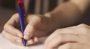 Виц за днес: Иванчо се чуди защо не се раждат малки химикалчета