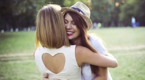 За приятелите, които винаги ни пазят гърба