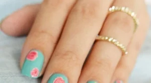 Как да си направим свеж флорален маникюр