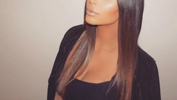 Ким пак лъсна гола и този път не е сама