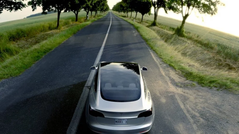 Model 3 на Tesla ще се продава и на лизинг