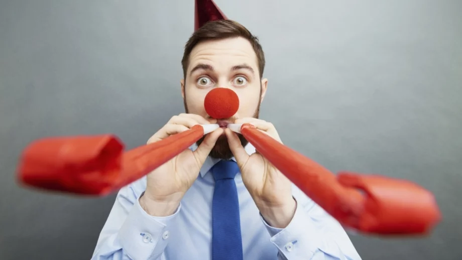 Забавни шеги за 1 април, които да спретнете на колегите си