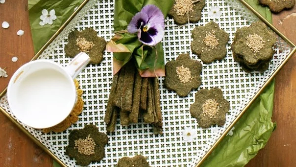 Пълнозърнести крекери от лимец с коприва