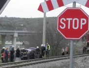 Двама загинаха на жп прелез