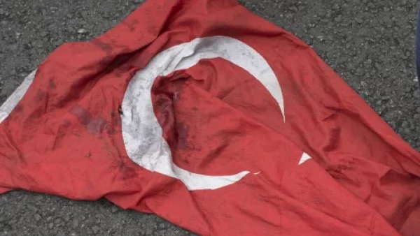 Атака с експлозив срещу турски военни в Диарбекир