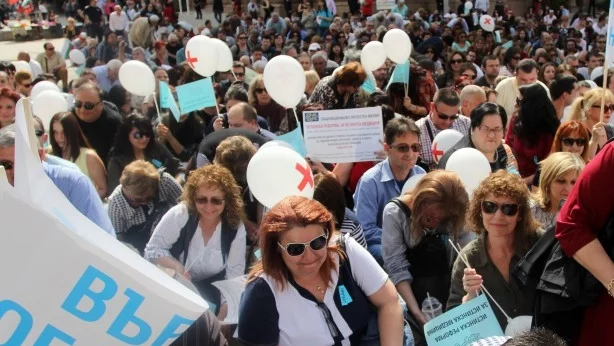 Медици в Пловдив тръгнаха на протест, не са вземали заплати 4 месеца