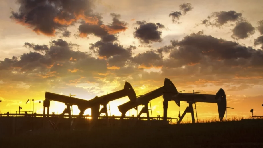 Теглене на печалби при петрола