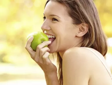 Лекарите предупреждават: Не яжте ябълки вечер, защото ...