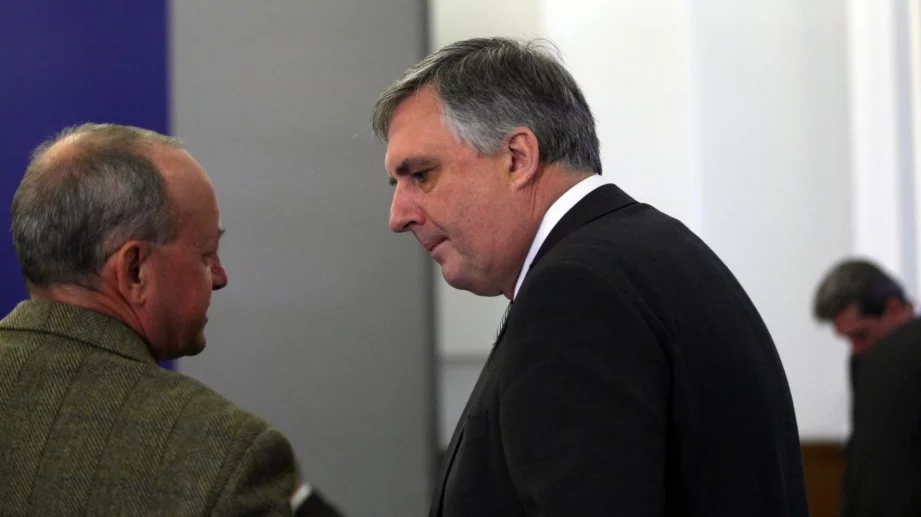 Социалното министерство все пак ще си купи коли, но "само" за 500 000 лв.