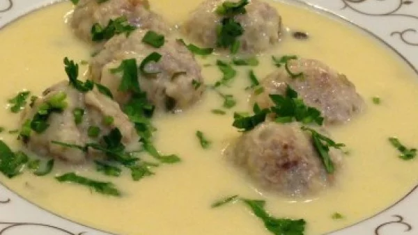 Kюфтета с аншоа в бял сос