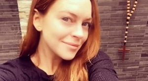 Линдзи Лоуън си нарани сериозно ръката