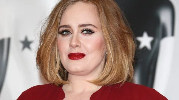 Гримьорът на Адел показва как да имаме нейната визия