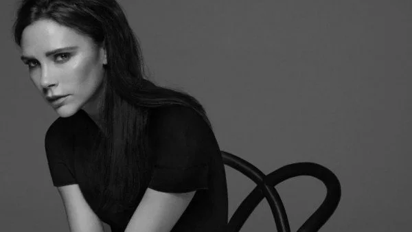 Виктория Бекъм пуска колекция грим с Estee Lauder