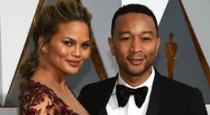 Криси Тейгън е бременна отново (СНИМКИ)