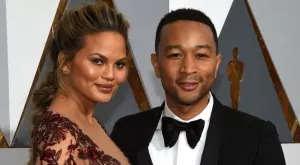 Любовни хроники: Джон Леджънд и Криси Тейгън