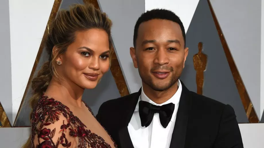 Криси Тейгън роди третото си дете 