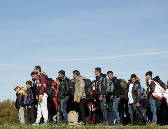 Австрия ще вкарва в затвора мигранти, които лъжат за произхода си