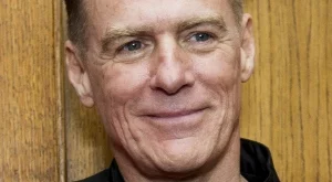 Брайън Адамс прави мюзикъл по “Хубава жена”