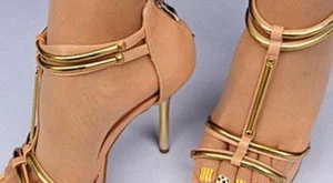 Бихте ли носили: Чорапи с лакирани нокти?