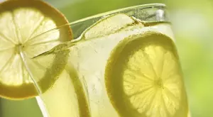 Домашна лимонада с джинджифил, мед и лимон