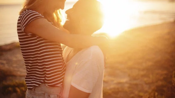 6 клишета от романтичните комедии, за които тайно си мечтаем