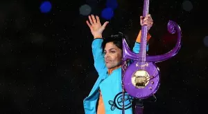 Емблематични дрехи на Prince отиват да търг (ВИДЕО)