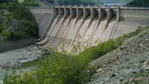 Опасно ниско ниво на водата в яз. "Кърджали"