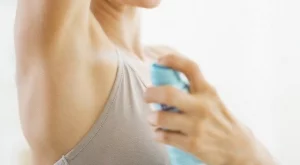 Най-правилното време да си слагате дезодорант