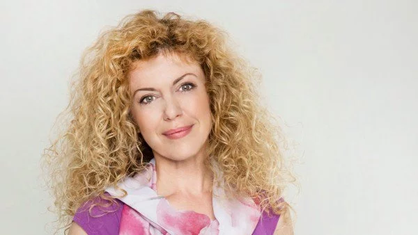 Елегантен шал в помощ на битката с рака на гърдата