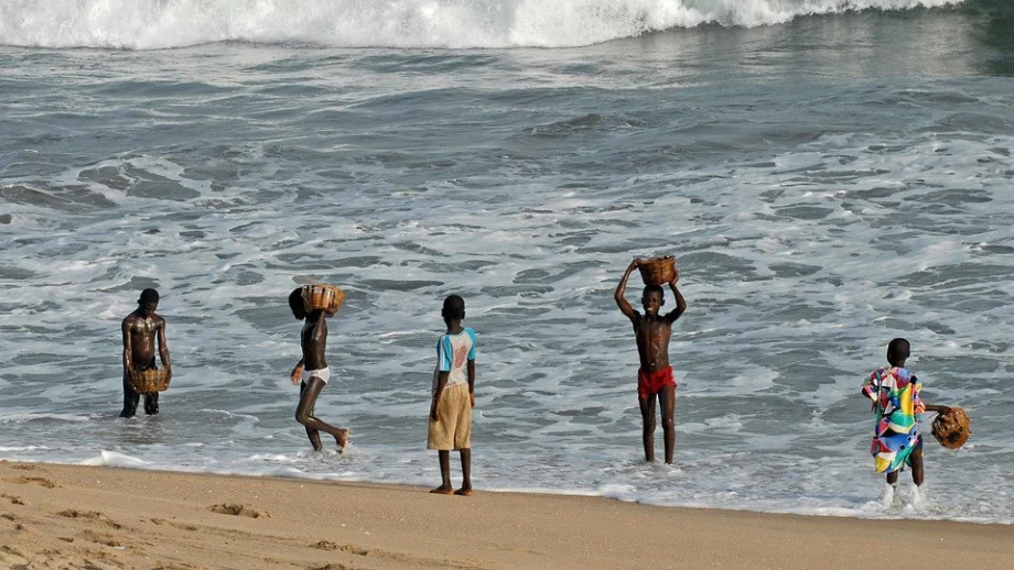 Децата вървят по 10 долара 
