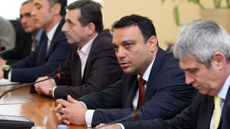 Московски противоречи на себе си: Няма да има съкращения в БДЖ 