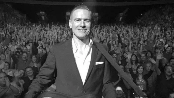 U2 лично поздравиха Брайън Адамс