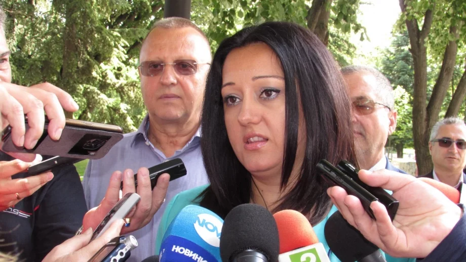 Павлова призова шофьорите да карат по-бавно заради ремонтите по пътищата