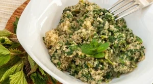 Киноа с коприва