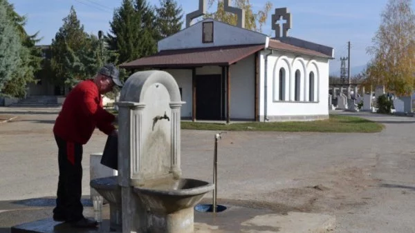 Вандали поругаха гробищния парк в Казанлък