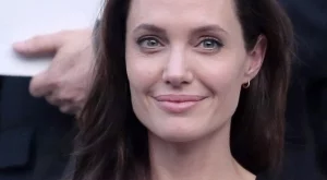 ФБР разпитва Анджелина Джоли 