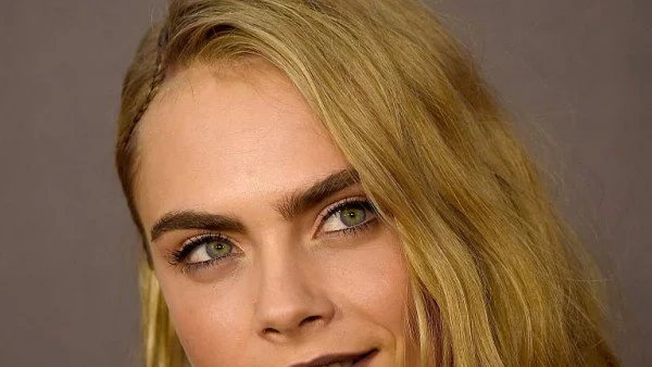 Aрестуваха Кара Делевин