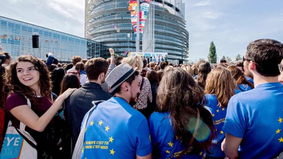 НА ЖИВО: Наясно ли са младите с езика на европейските институции?